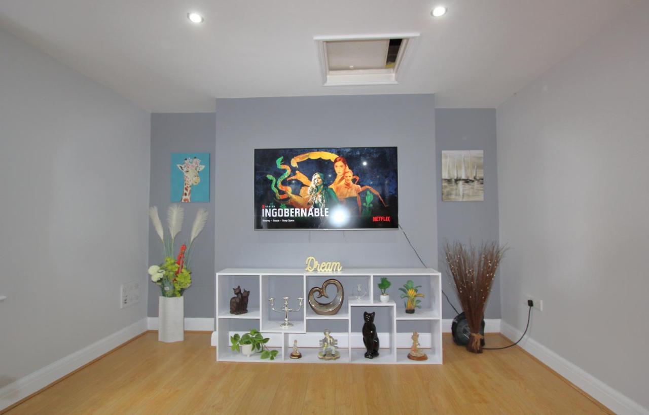 Apartment Charming 2 Bed 2 Bath Flat & Parking By Cozynest Reading
