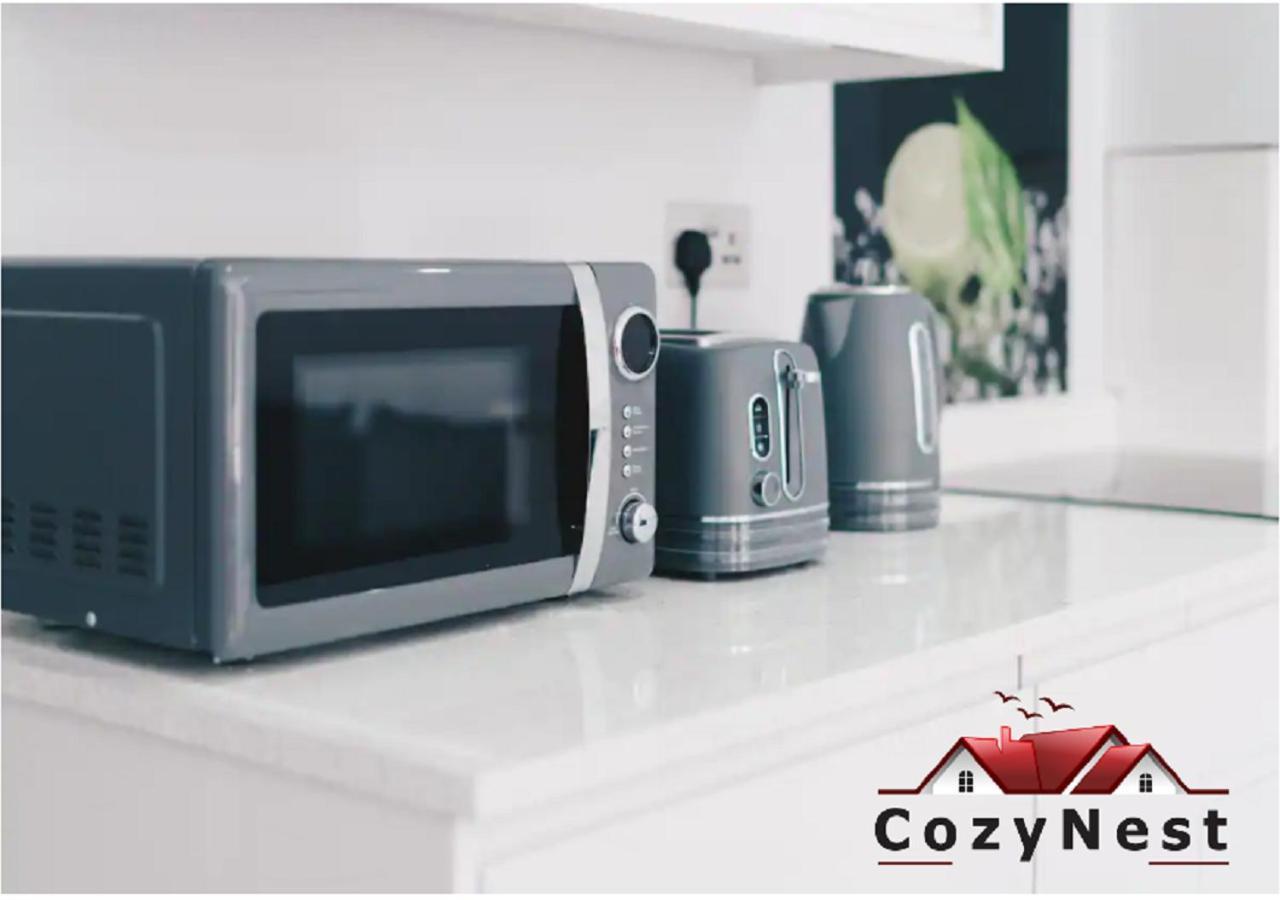 Charming 2 Bed 2 Bath Flat & Parking By Cozynest *